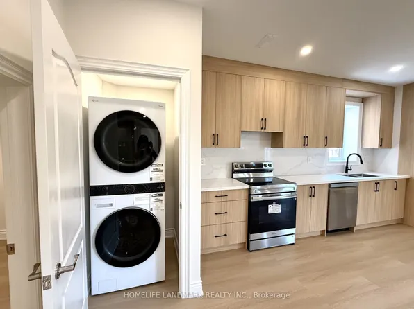 104 Mitchell Pl, Newmarket, ON L3Y 0C7