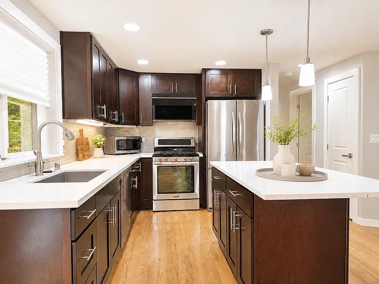 10005 NE 31st Pl — Photo 2