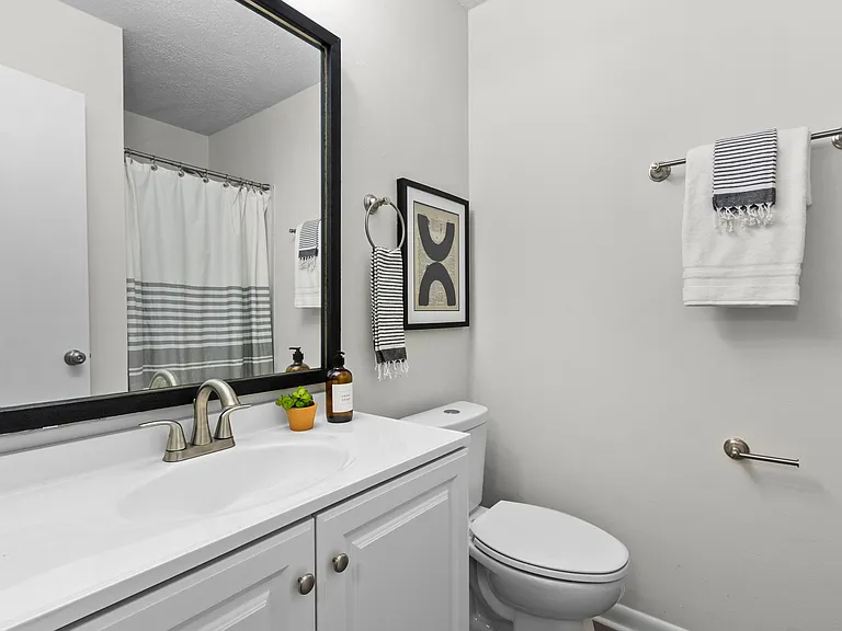 West Oak Apartments — Photo 6