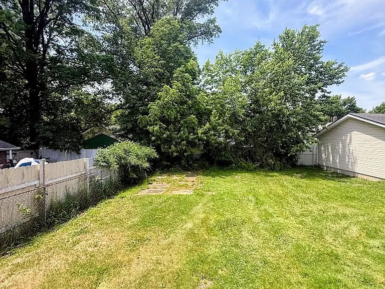 748 Hudson Ave — Photo 12