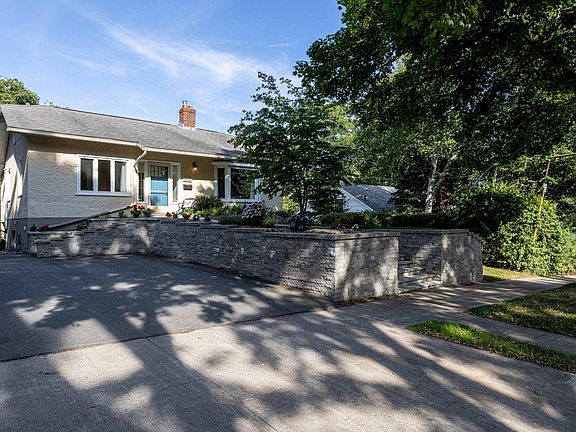 2nd image of 1079 Bellevue Ave