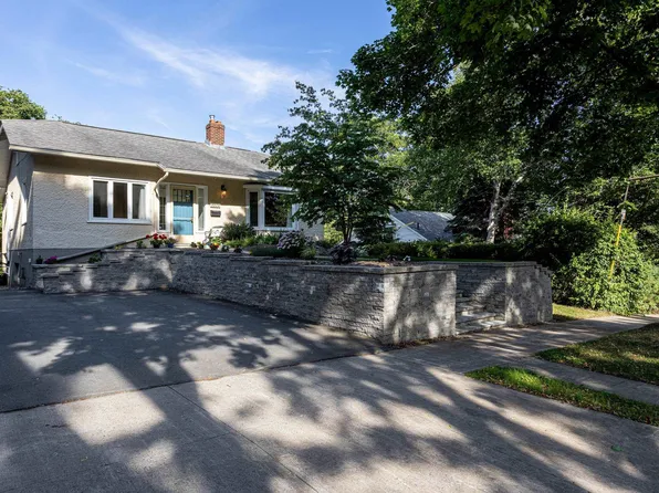 1079 Bellevue Ave, Halifax, NS B3H 3M2