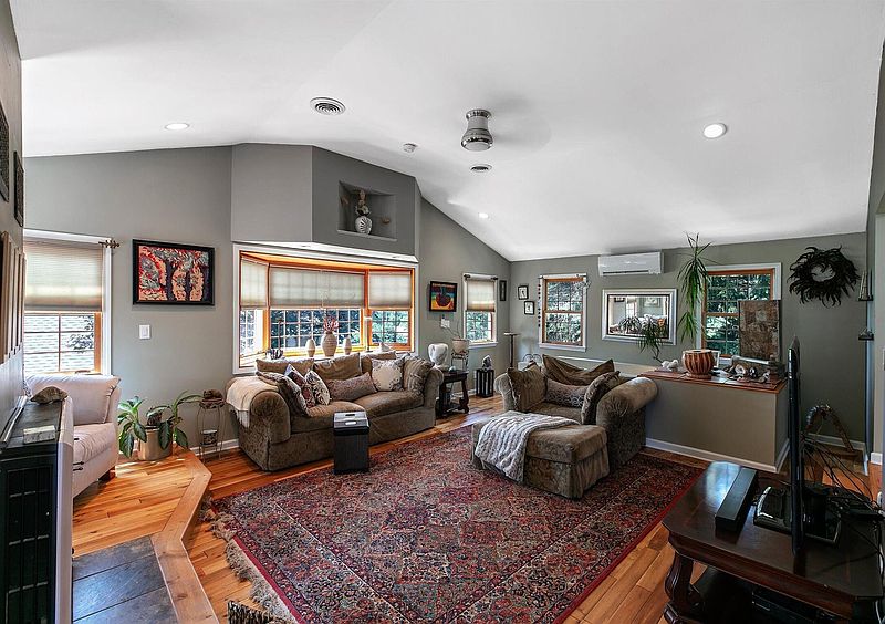 2nd image of 430 N Greenbush Road