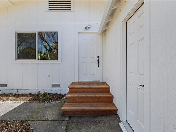 4th image of 187 Pine Avenue