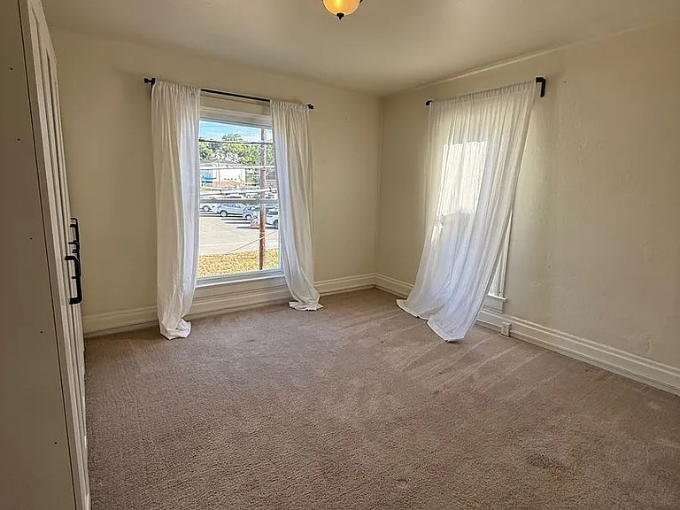 131 W Pike St — Photo 11