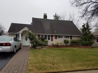 36 Mallard Rd, Levittown, NY 11756