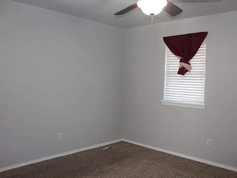 2217 Laneway Cir — Photo 21