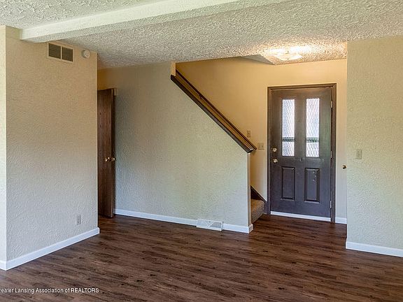 3rd image of 858 860 Beechlawn Ct