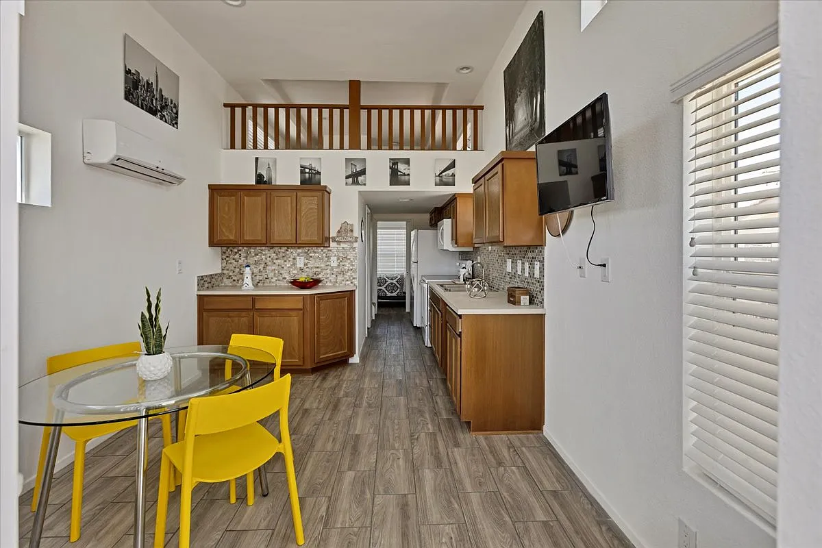 1 bed, 398 sqft, $1,498 — Photo 2