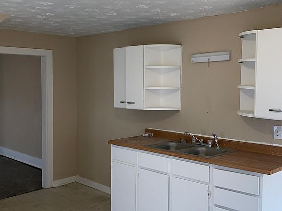 5th image of 218 W Parkwood Dr