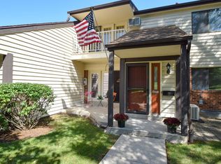 4231 S Ridgewood Ln #423, Greenfield, WI 53221