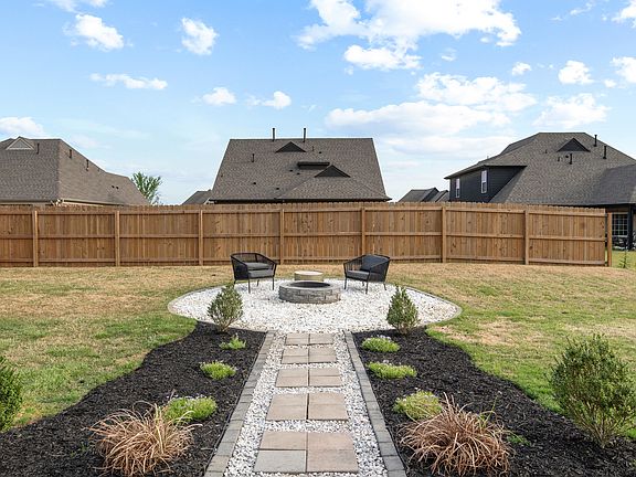4th image of 2207 Kent Dr
