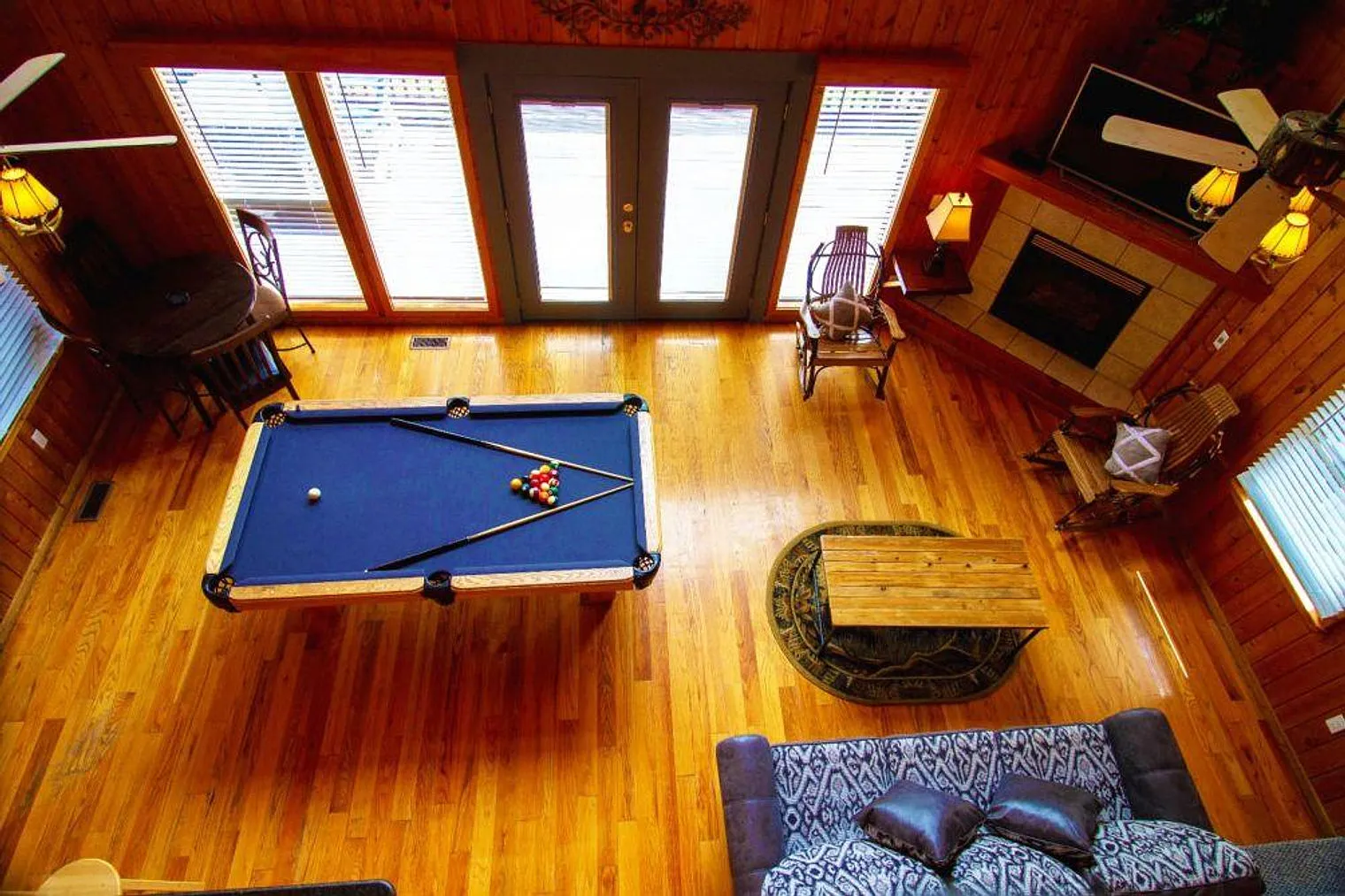 2 bed, 1.0 bath, 1097 sqft, $4,406 — Photo 1