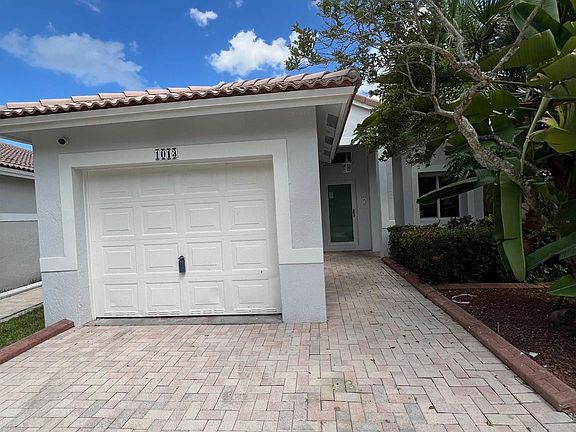 2nd image of 1013 NW 170th Avenue
