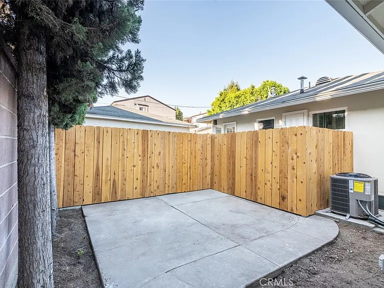 305 N Chevy Chase Dr — Photo 14