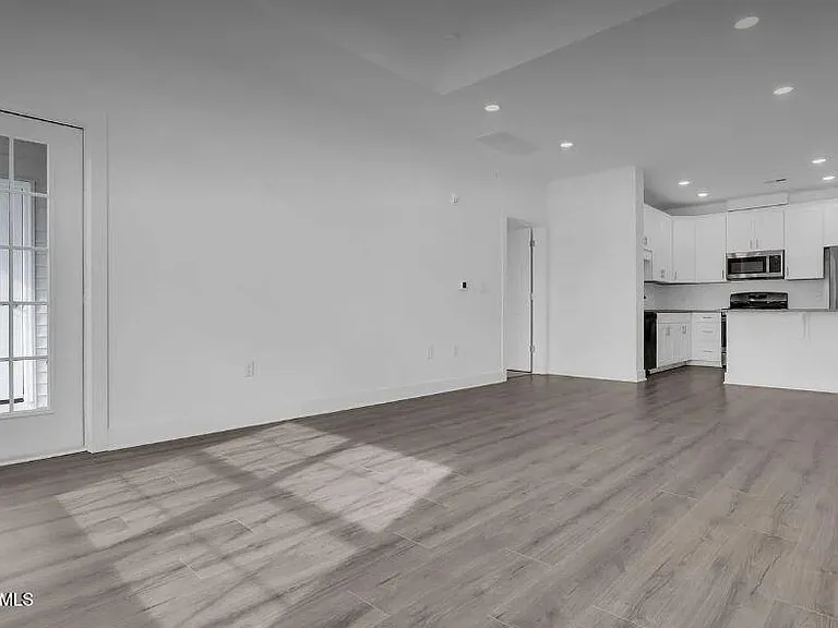 1021 Vanderbergh Blvd #1021 — Photo 7