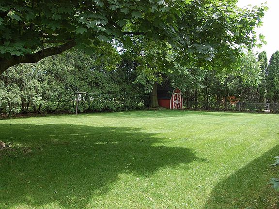 3rd image of 110 Greenway Dr