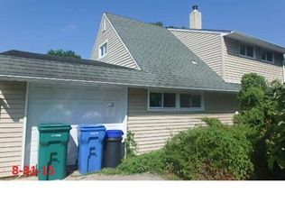 44 Appletree Dr, Levittown, PA 19055