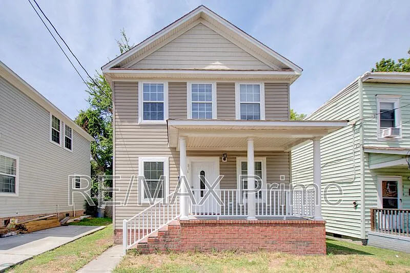 3 bed, 2.0 bath, 1200 sqft, $1,750 — Photo 1