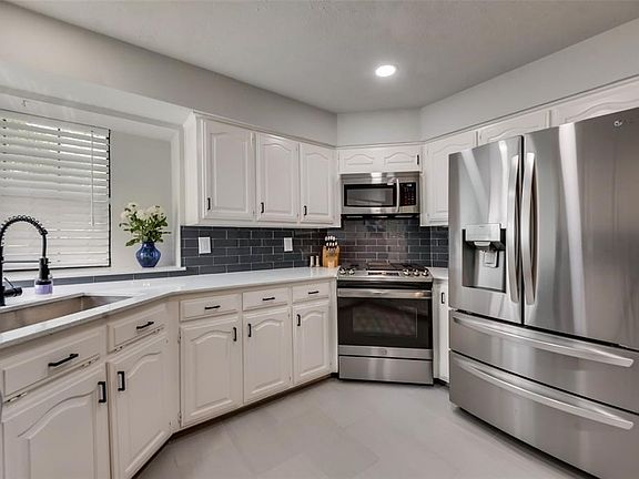3rd image of 6218 Liberty Hill Ln