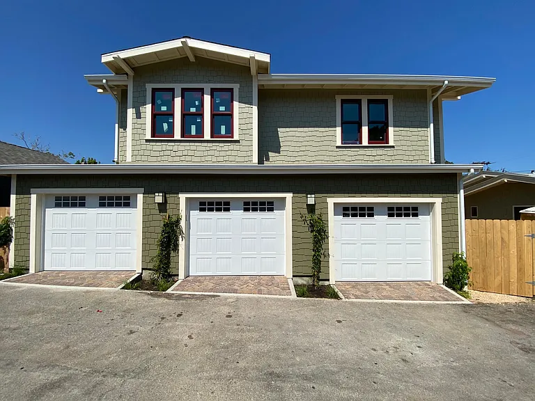 323 E Micheltorena St — Photo 10