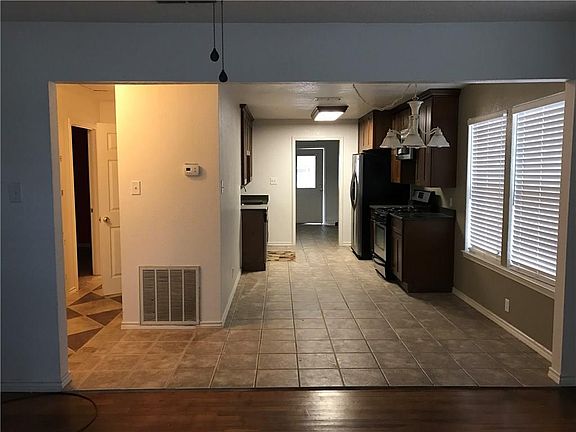 4th image of 207 N Harvey St