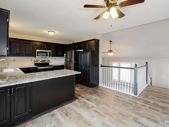 3rd image of 906 Raven Dr
