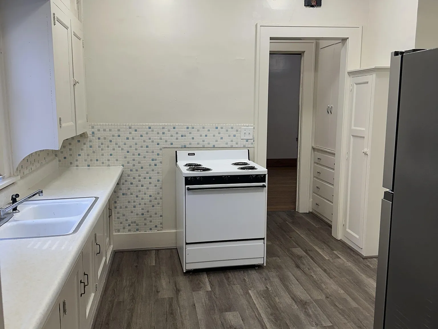 1007 E Corning — Photo 1