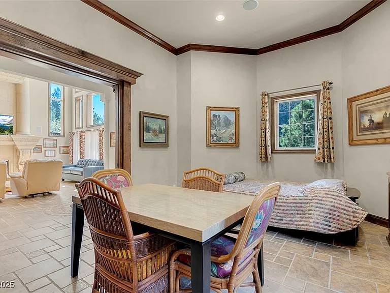 264 Crestview Dr — Photo 40