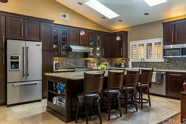 5 bed, 1986 sqft, $1,200 — Photo 2