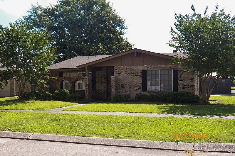 1st image of 1300 Chatsworth Dr
