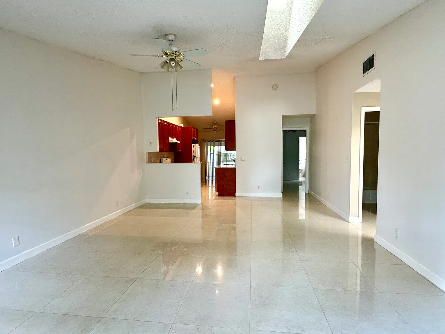 1225 Hyacinth Pl — Photo 3
