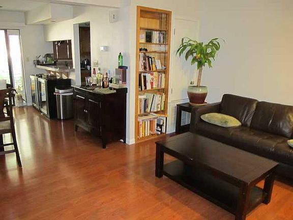 3rd image of 6901 Thorncliffe Dr APT B