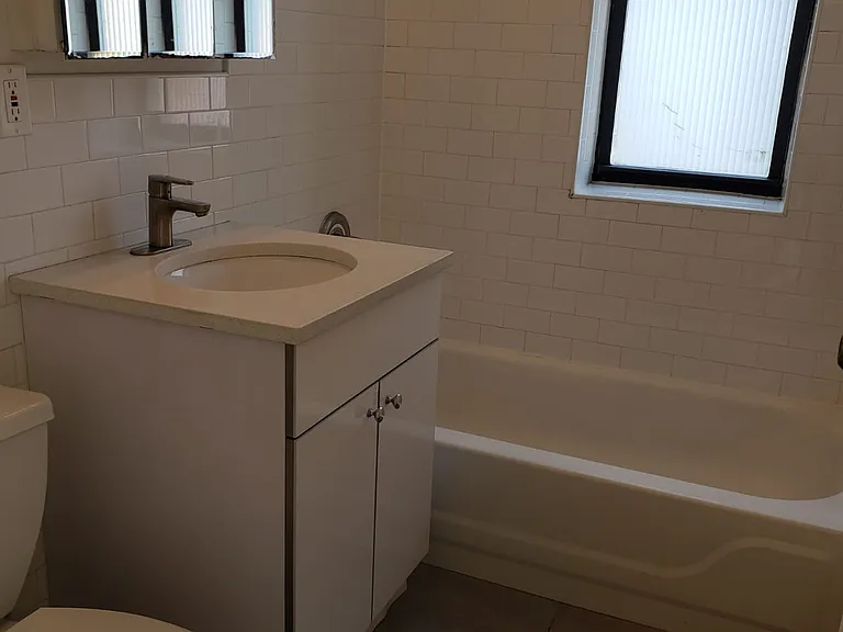 614 10th Ave #3D — Photo 3