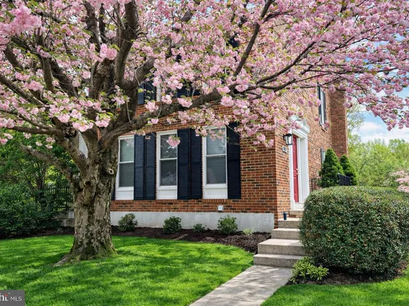 9129 Blarney Stone Dr, Springfield, VA 22152