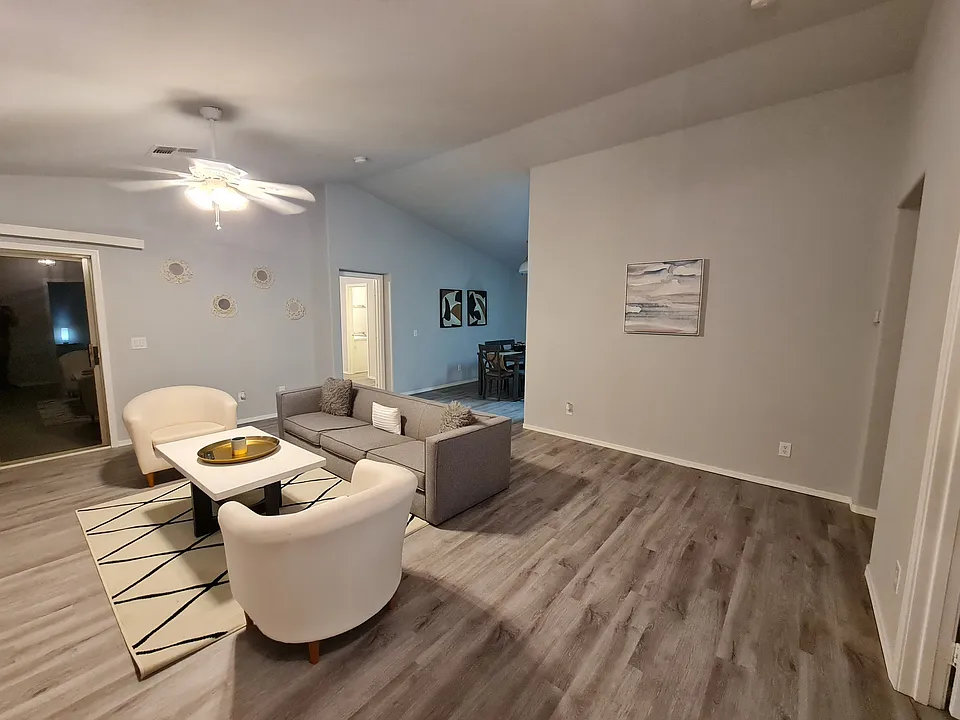 11305 W Pinehollow Dr