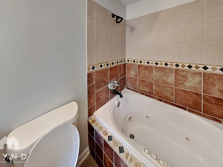 8224 Wynewood Ct — Photo 12