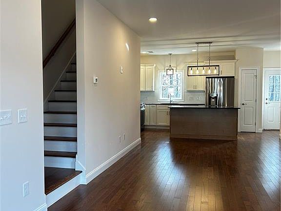 2nd image of 2 Kensington Way