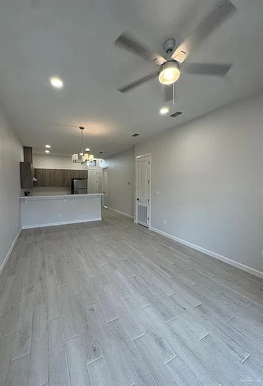 3 bed, 2.0 bath, 1274 sqft, $1,600 — Photo 2