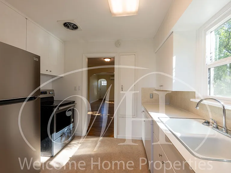 320 SE 4th St — Photo 25