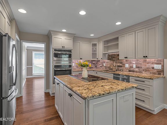 5th image of 1301 Shadybrook Cove Ln