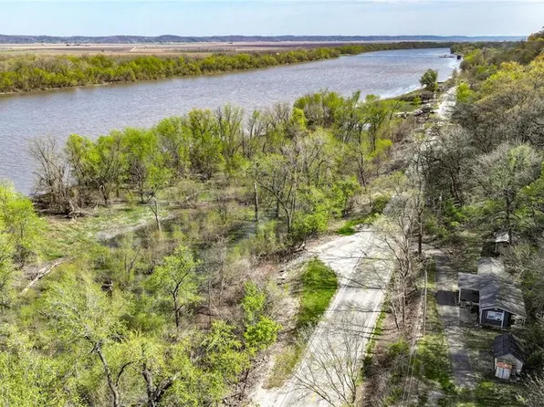 798 N Broadway, Kampsville, IL 62053