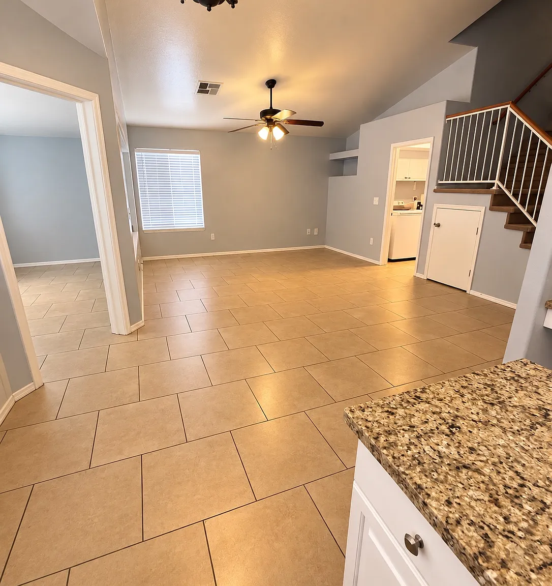 4 bed, 2.5 bath, 1656 sqft, $2,795 — Photo 4