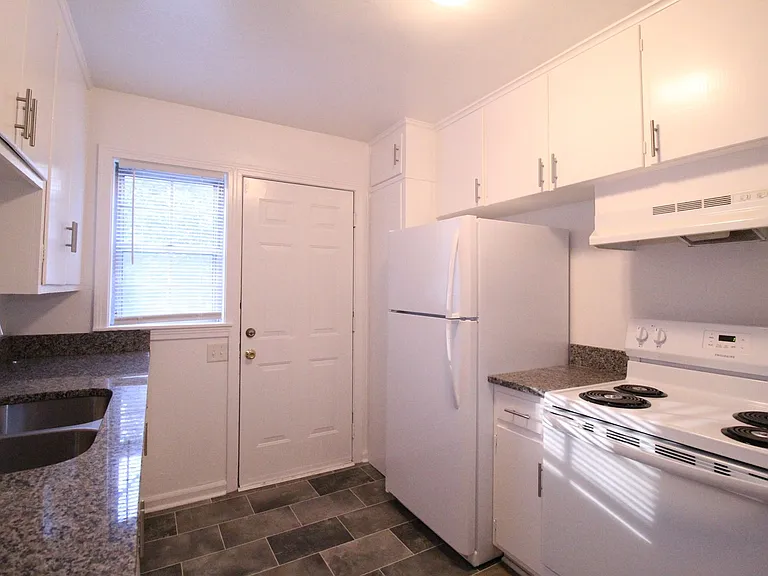 7518 Terrace St — Photo 8