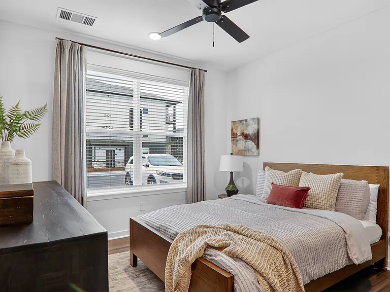 The Logan Luxury Apartments — Photo 15