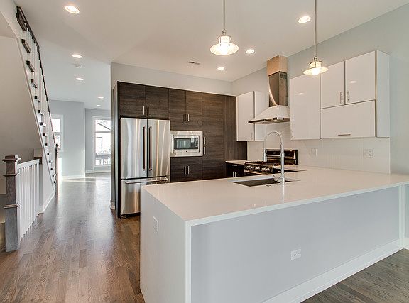 5th image of 2900 W Lyndale St #Penthouse