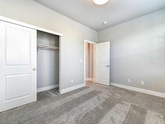 3rd image of 621 Buffalo Trail Ct