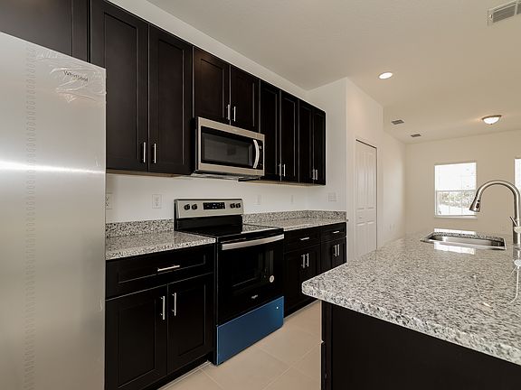 5th image of 708 Martin Ln
