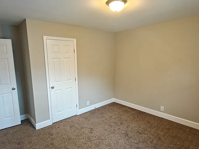 106 W Chestnut St — Photo 16