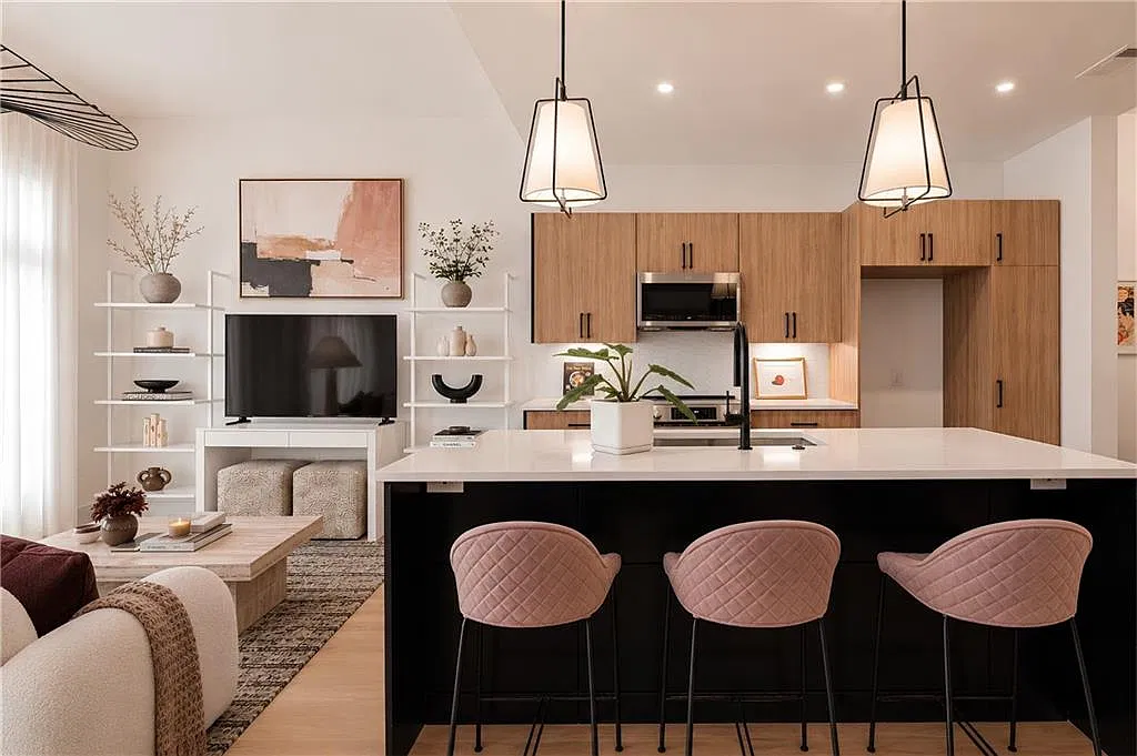 2 bed, 1.5 bath, 1050 sqft, $2,800 — Photo 2